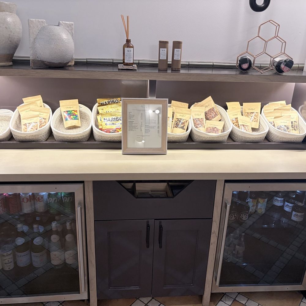 Kimpton Canary Hotel - Tiny bodega - Hotels Near Me - Santa Barbara, California