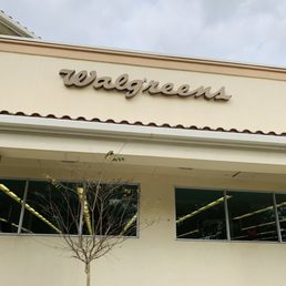 the front of a walgrees store