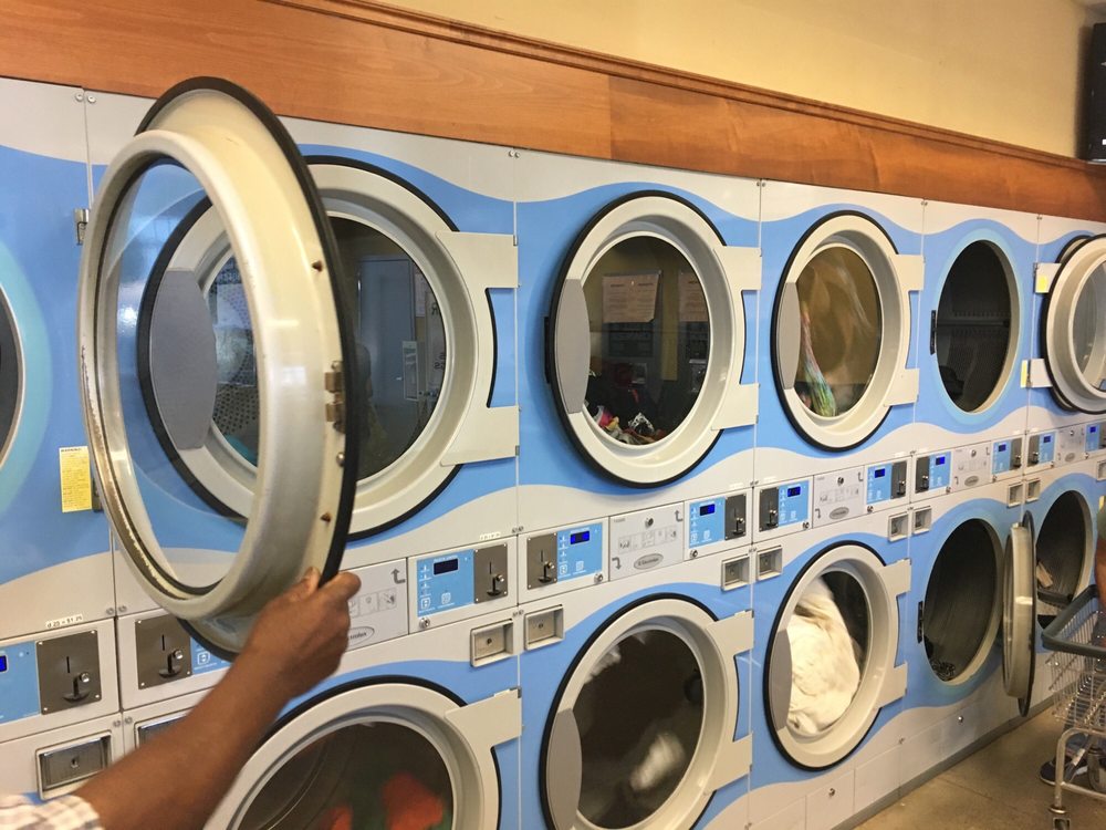 IWASH LAUNDROMAT Updated December 2024 8001 Nicollet Ave