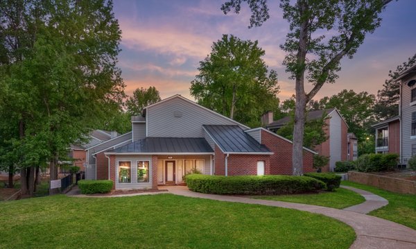 Woodford Apartments by null