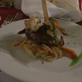 Sunset Royal Beach Resort - Capriccio restaurant, Carlos always offered and recommended dishes. - Resorts Near Me - Cancún, ROO
