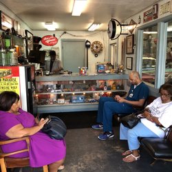 Motor City South - Busy day in waiting room. Get here early and look at antique car paraphernalia while waiting.