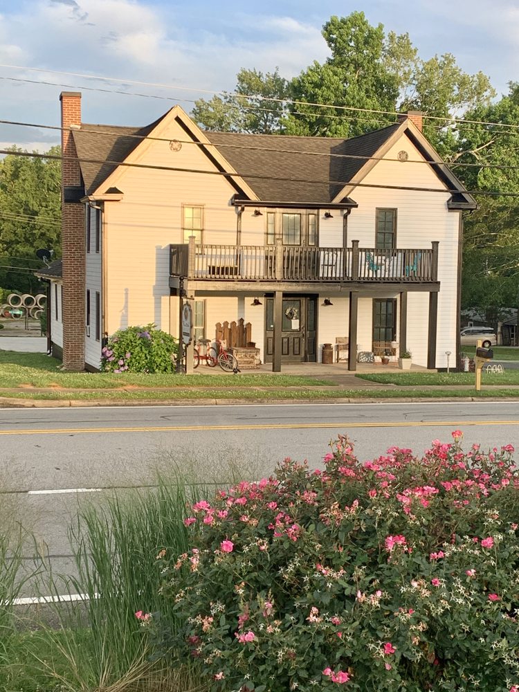 RUSTED DAISY SALON & BOUTIQUE Updated September 2024 43 Photos 5109 Atlanta Hwy, Flowery