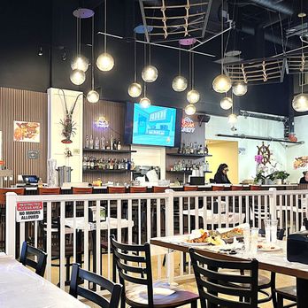 Crawfish Chef - Partial view of dining area and the bar - Seafood Near Me - Seattle, Washington