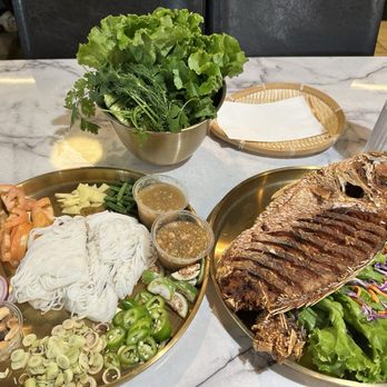 So Saap - Fish platter with red snapper - Thai Near Me - San Diego, California So Saap - Fish platter with red snapper - Thai Near Me - San Diego, California