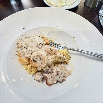 Green Line Kitchen And Cocktails - Shrimp & Grts [ egg served on side ] I haven't figured out why it was tastless? Hospital food! - Wine Bars Near Me - Fort Thomas, Kentucky
