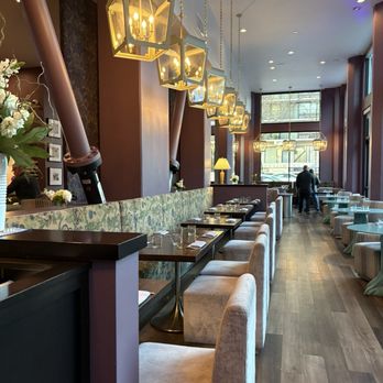 Willow - Seating - Italian Near Me - Sacramento, California