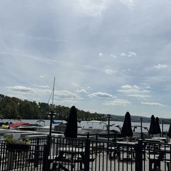 D’Boathaus - New American Near Me - Hewitt, New Jersey