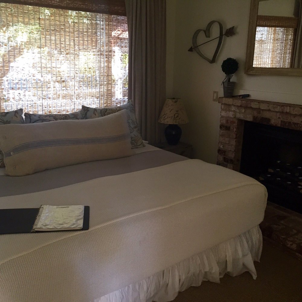 An Inn 2 Remember - "Mimosa" room - Bed & Breakfast Near Me - Sonoma, California An Inn 2 Remember - "Mimosa" room - Bed & Breakfast Near Me - Sonoma, California