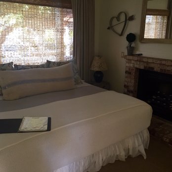 An Inn 2 Remember - "Mimosa" room - Bed & Breakfast Near Me - Sonoma, California An Inn 2 Remember - "Mimosa" room - Bed & Breakfast Near Me - Sonoma, California