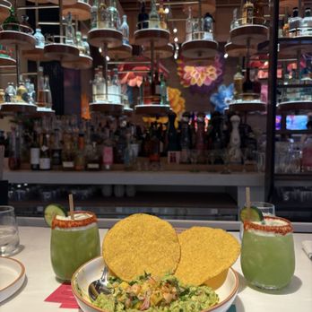 Meximodo - Guacamole, El presidente margarita, atmosphere - Mexican Near Me - Jersey City, New Jersey