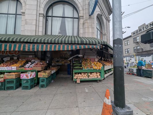 El Chico Produce by null