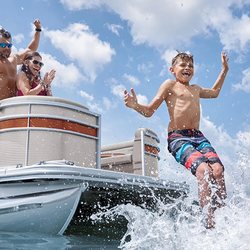 Northern Door County Boat Rental - Splash away in the Bay