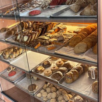 Doris Bakery Panaderia - Mexican Near Me - Camarillo, California