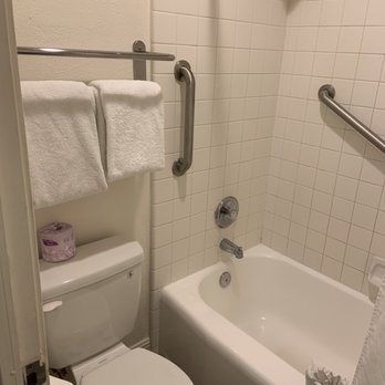 Kings Inn San Diego - Tiny Bathroom - San Diego, CA