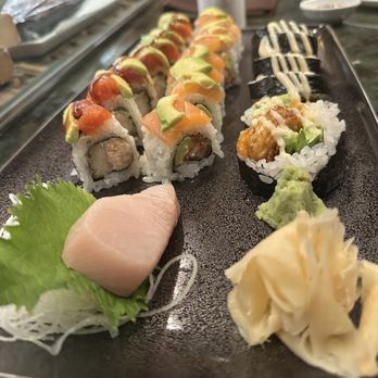 NoMI - Sushi Salmon Avocado Hamachi - Yellowtail Sushi Crunchy Spicy Tuna - Bars Near Me - Chicago, Illinois NoMI - Sushi Salmon Avocado Hamachi - Yellowtail Sushi Crunchy Spicy Tuna - Bars Near Me - Chicago, Illinois