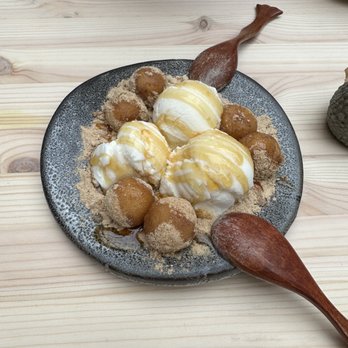 Ume Williamsburg - Mochi Ice Cream (dessert) - Sushi Bars Near Me - Brooklyn, New York Ume Williamsburg - Mochi Ice Cream (dessert) - Sushi Bars Near Me - Brooklyn, New York