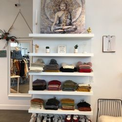 Rebels & Lovers - Beanies and slippers for winter