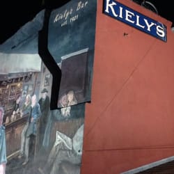 Kiely's Bar - Outside Patio