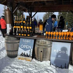 TOST - Small hut packed with lots of champagne