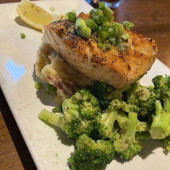 1850 Restaurant - Salmon - American Near Me - Mariposa, California