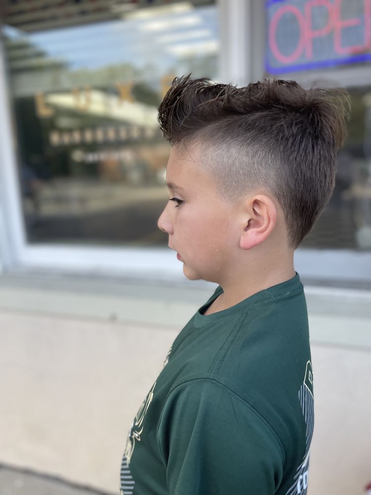 Luxe Barbershop Logo