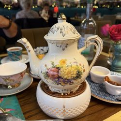 Kish - Rose tea, with an exquisite teapot!