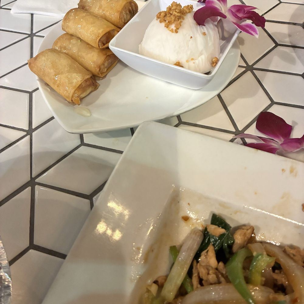 Urban Thai Kitchen - Bonus points for the lovely flowers : ) - Thai Near Me - San Diego, California Urban Thai Kitchen - Bonus points for the lovely flowers : ) - Thai Near Me - San Diego, California