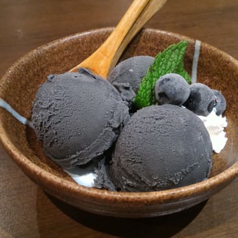 Ramen Isshin - Black Seasame Ice cream topped with blueberries and a mint leaf - Ramen Near Me - Toronto, Ontario