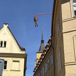 Socha zavěšeného Sigmunda Freuda - Man hanging out