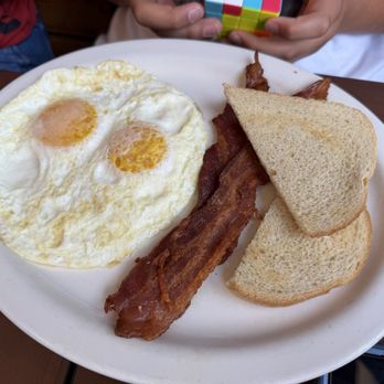 Sunrise On 39th - Traditional Breakfast with Bacon - Breakfast & Brunch Near Me - Kansas City, Missouri