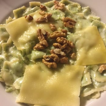 Le Savoyard - Gratin de raviolis emmental et noix.. Simple mais bon - French Near Me - Chambéry, 73 Le Savoyard - Gratin de raviolis emmental et noix.. Simple mais bon - French Near Me - Chambéry, 73