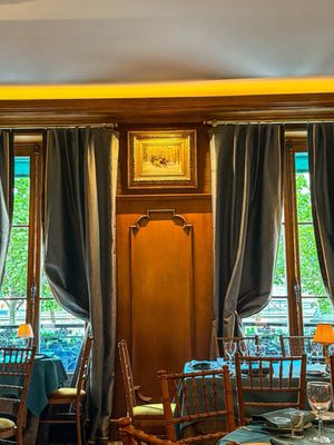 Caviar Kaspia by null