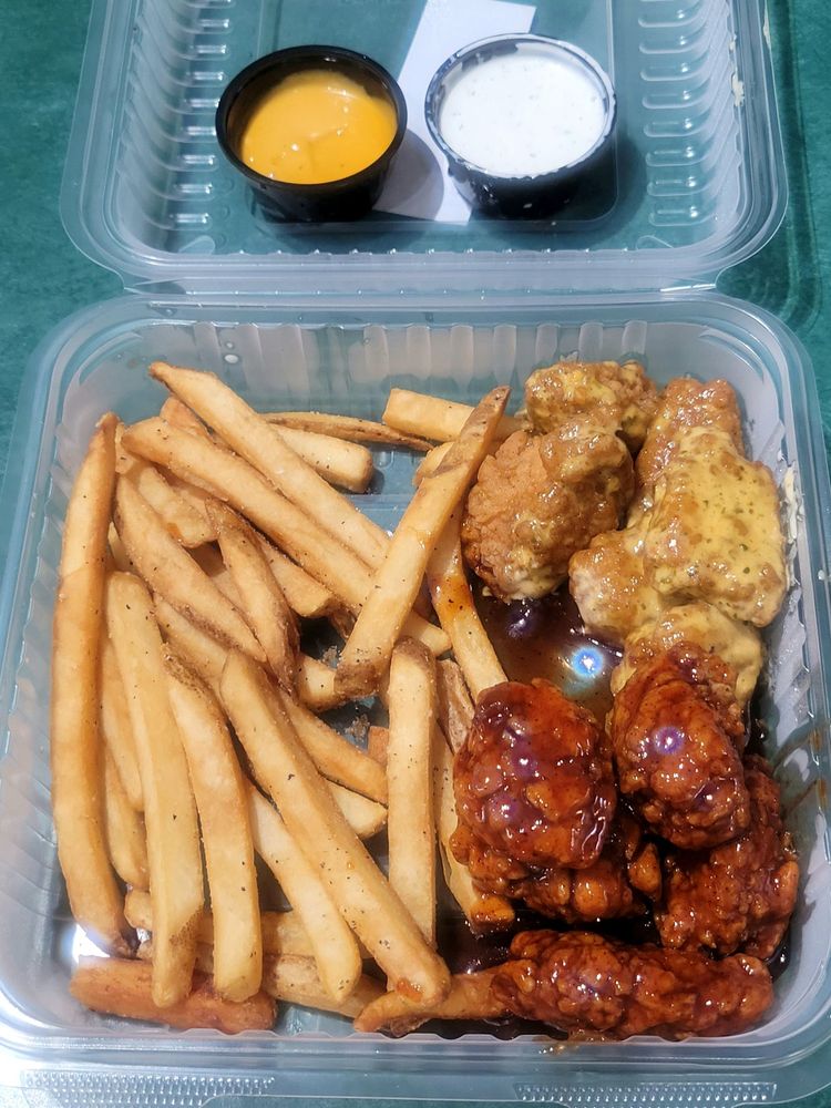 IT’S JUST WINGS Updated September 2024 11065 N Oracle Rd, Oro