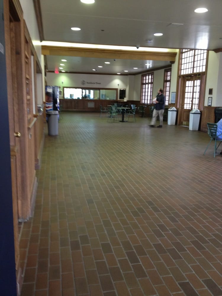 LAKE FOREST WEST METRA TRAIN STATION 911 Telegraph Rd, Lake Forest