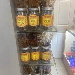 Woo’s Smoke Shop