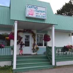 Cantine Choupi - Parking right out front.