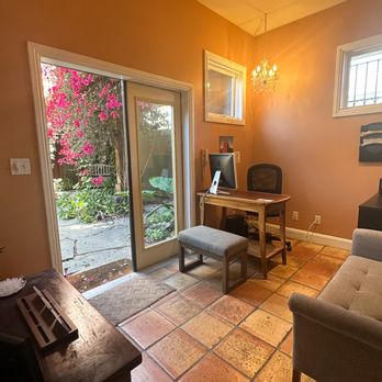 Tao to Wellness - Waiting Area - Acupuncture Near Me - Berkeley, California Tao to Wellness - Waiting Area - Acupuncture Near Me - Berkeley, California
