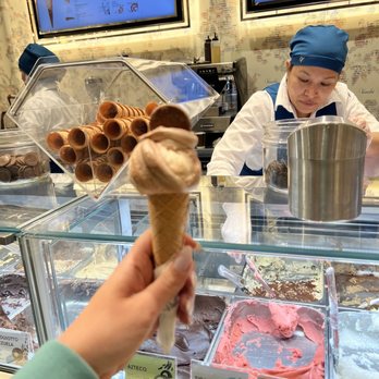 Venchi - Chocolatiers & Shops Near Me - McLean, Virginia