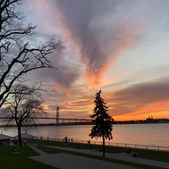 Windsor Waterfront - Parks Near Me Windsor Waterfront - Parks Near Me