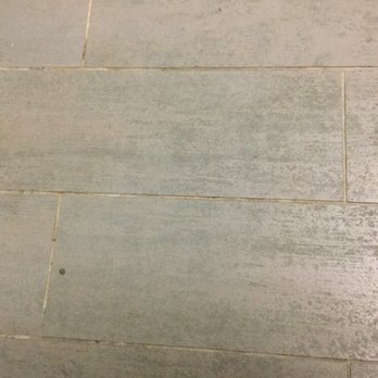 Hampton Inn Brookhaven - Bathroom floor - Hotels Near Me - Brookhaven, Mississippi