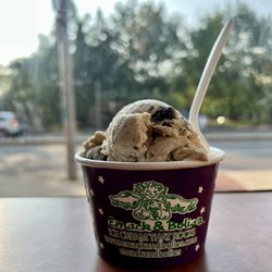 Emack & Bolio's - Toasted Smoreo Ice Cream, 2 scoops