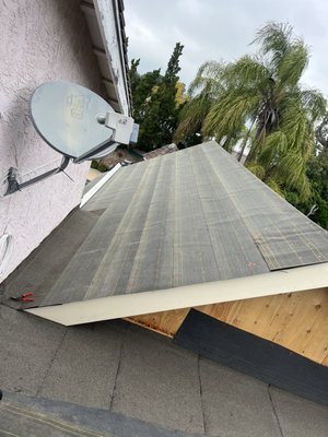 Santiago and Sons Roofing Logo