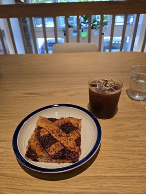 Day Made Kaffe Bar by null