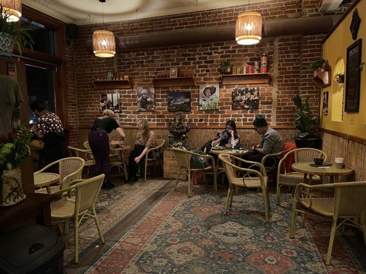 Dobra Tea West by null