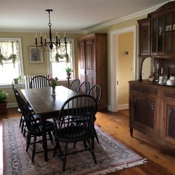The Farmhouse Bed and Breakfast - Dining room is warm and cozy