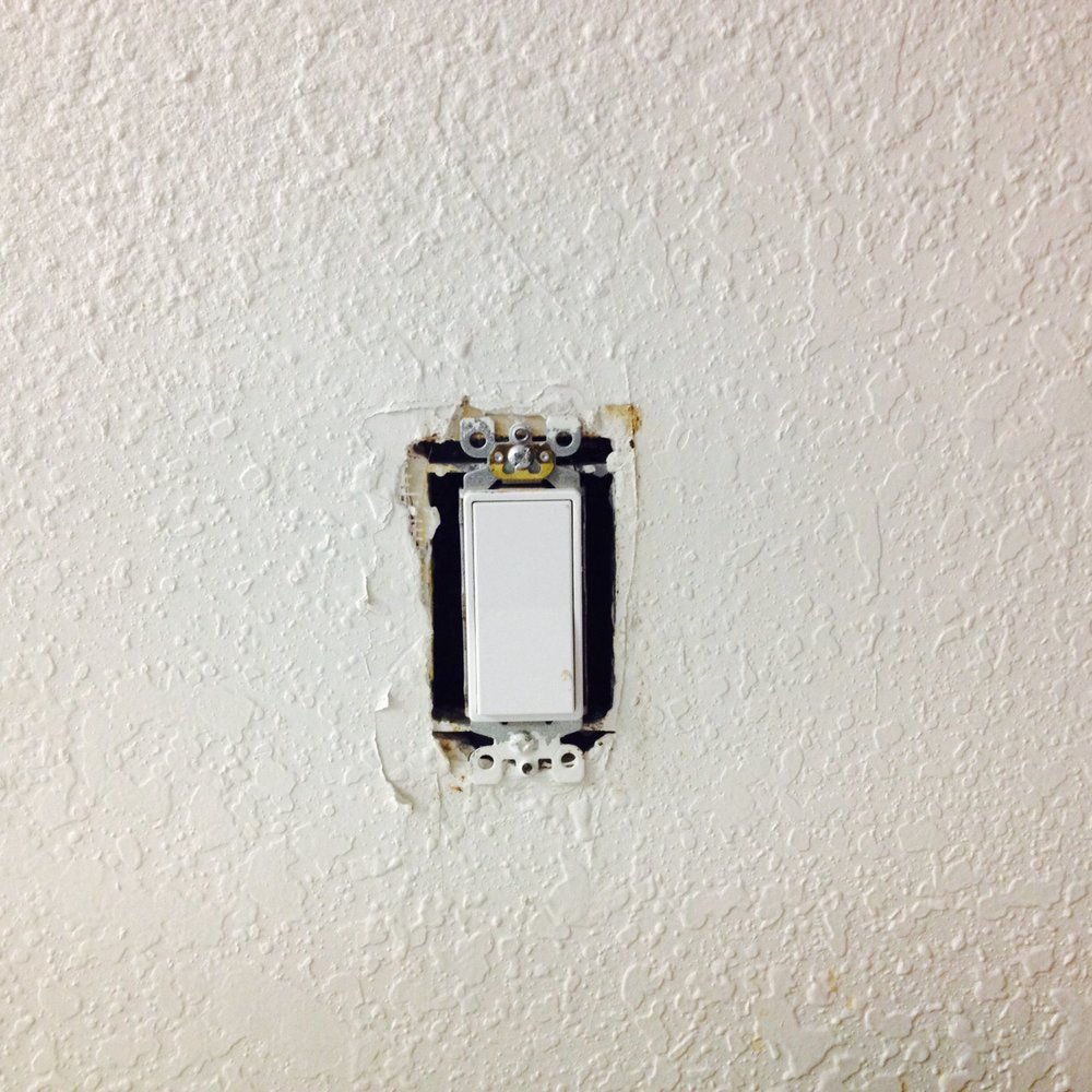 Motel 6 - This is NOT a safe light switch! You will get electrocuted! - Hotels Near Me - Seguin, Texas Motel 6 - This is NOT a safe light switch! You will get electrocuted! - Hotels Near Me - Seguin, Texas