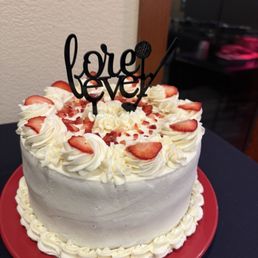 Full cake strawberries and cream sooo yummy Full cake strawberries and cream sooo yummy