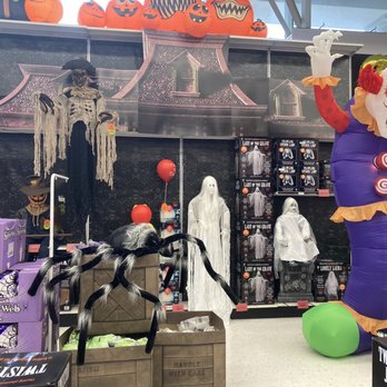 Party City - Halloween In-Store Display (2020) - Party Supplies Near Me - Alpharetta, Georgia Party City - Halloween In-Store Display (2020) - Party Supplies Near Me - Alpharetta, Georgia
