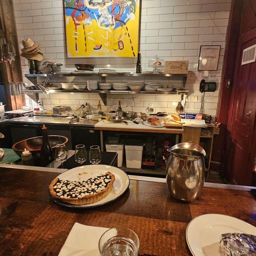 Gus - Bar seating - Seafood Near Me - Montreal, Quebec